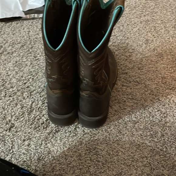 Brown women’s size 7 cowgirl boots - Picture 3 of 5